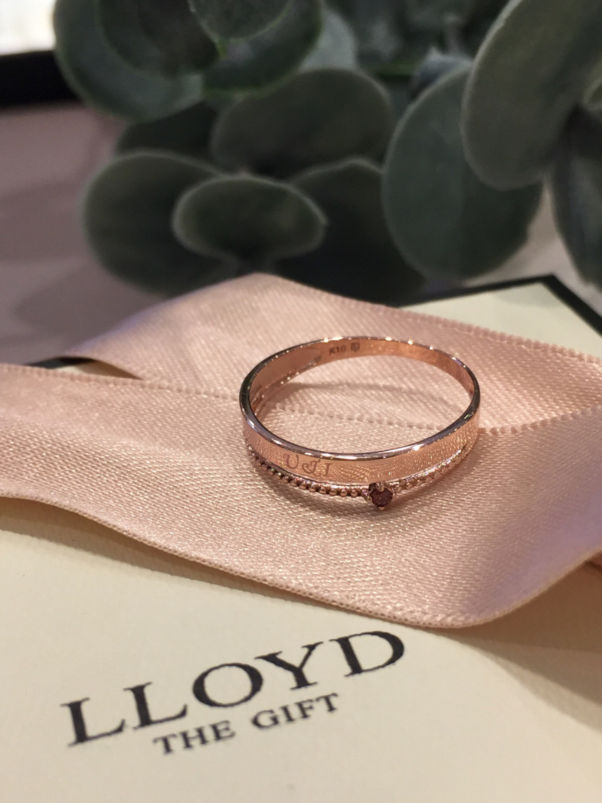 <b><p>Lloyd Birthstone Lettering LRT18003 Twenties</p></b><b><p>ロイド 誕生石 レタリング LRT18003 20代の女性 記念日 卒業式 洗練されたアイテム</p></b><br /><br /><p align='center'>