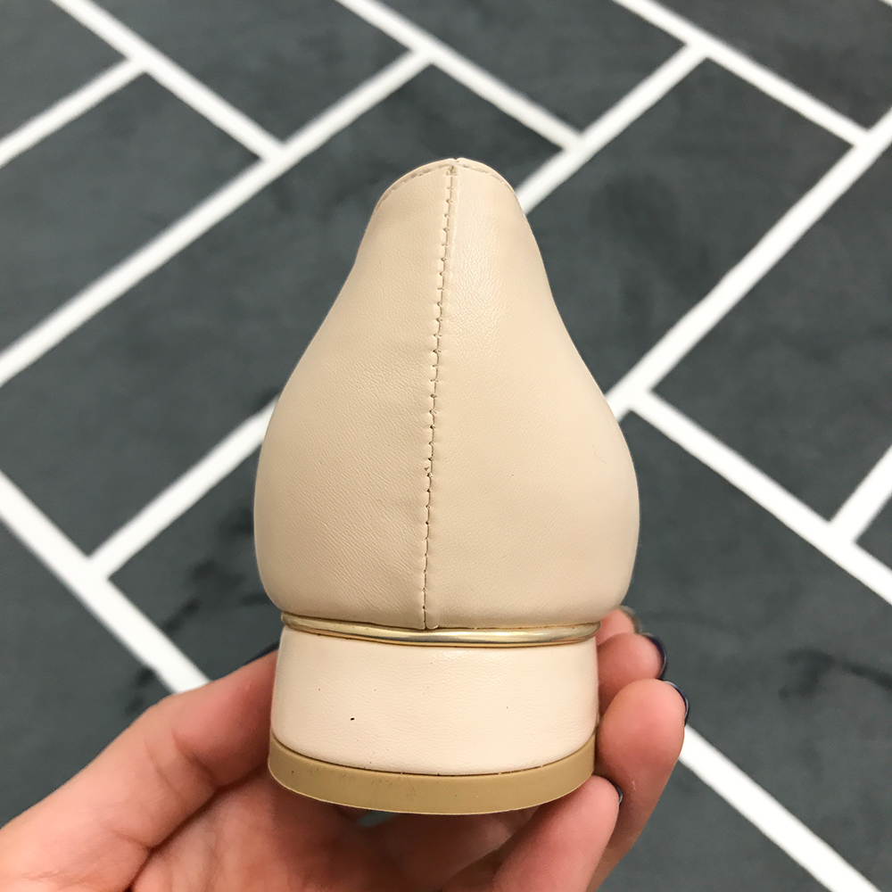 <b><p>Mourning Korean gold pot Flat Shoes Sophisticed</p></b><b><p>無排 韓国語 ゴールド ポイント フラットシューズ 洗練され見える どこでもコーディネートしやすい</p></b><br /><br /><p align='center'>