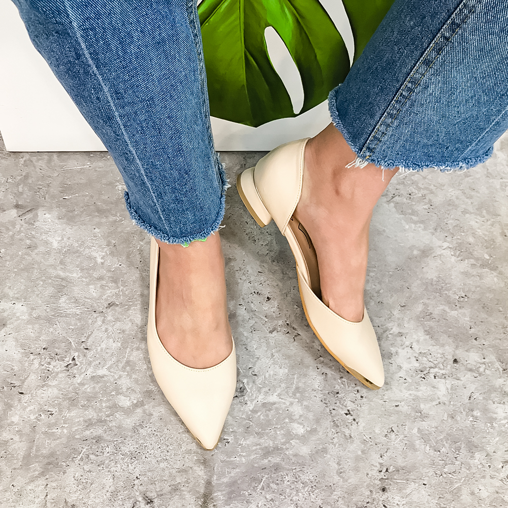 <b><p>Mourning Korean gold pot Flat Shoes Sophisticed</p></b><b><p>無排 韓国語 ゴールド ポイント フラットシューズ 洗練され見える どこでもコーディネートしやすい</p></b><br /><br /><p align='center'>