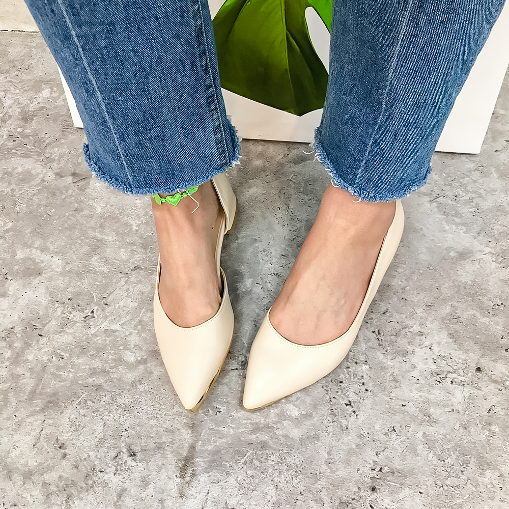 <b><p>Mourning Korean gold pot Flat Shoes Sophisticed</p></b><b><p>無排 韓国語 ゴールド ポイント フラットシューズ 洗練され見える どこでもコーディネートしやすい</p></b><br /><br /><p align='center'>