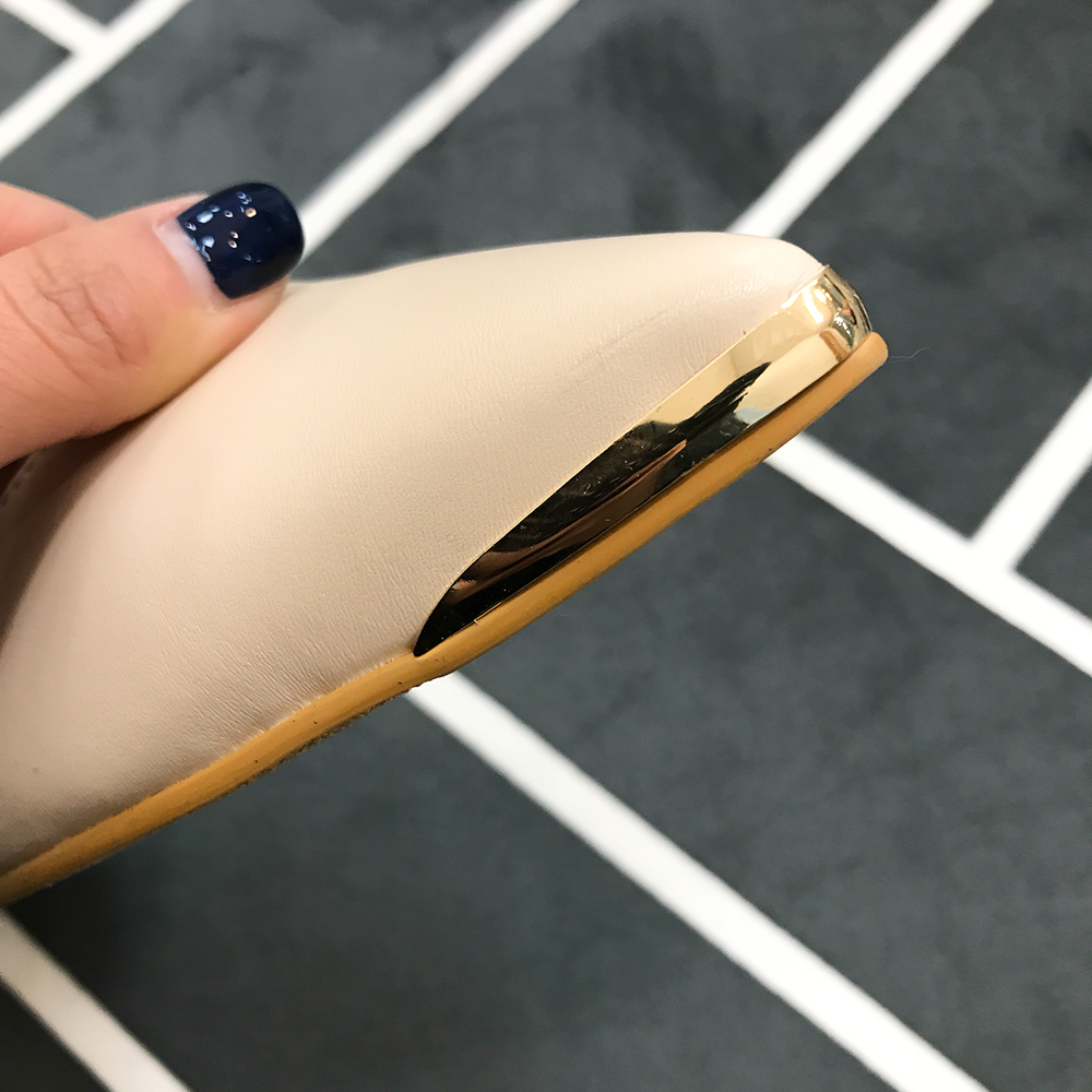 <b><p>Mourning Korean gold pot Flat Shoes Sophisticed</p></b><b><p>無排 韓国語 ゴールド ポイント フラットシューズ 洗練され見える どこでもコーディネートしやすい</p></b><br /><br /><p align='center'>