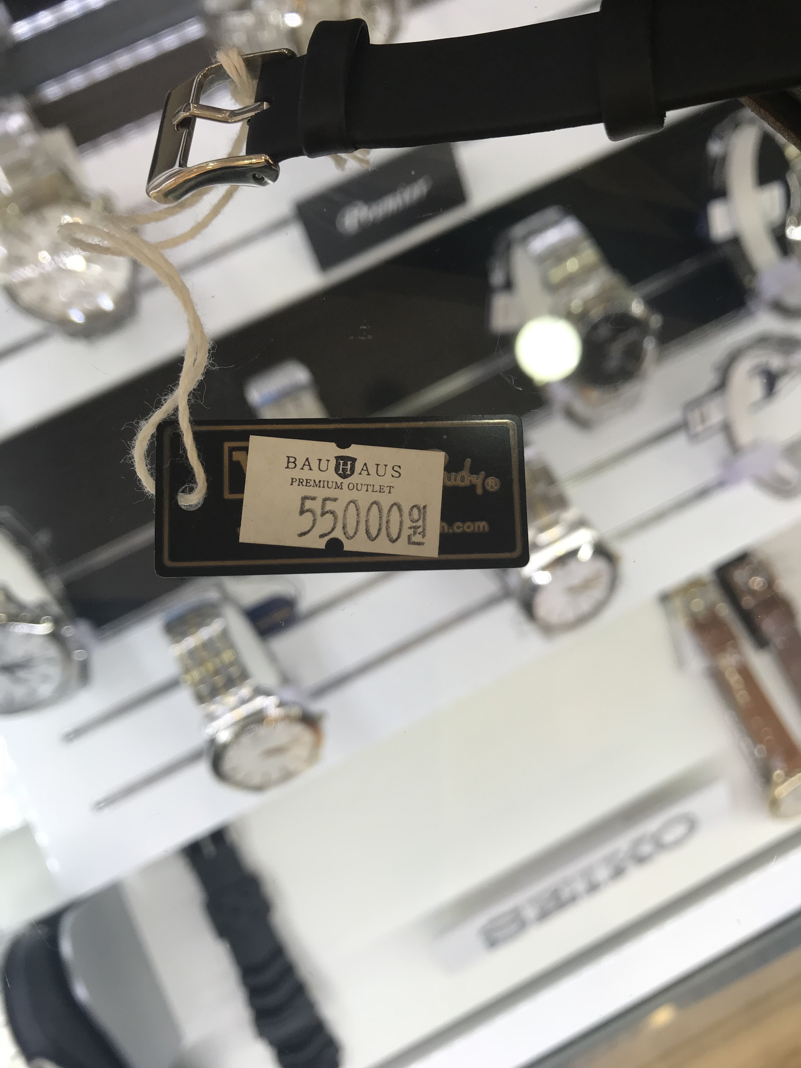 <b><p>Valentino Rudy square Leather band Coup wch</p></b><b><p>バレンチノルディ スクエア 牛革バンド カップルの腕時計 vr161702m</p></b><br /><br /><p align='center'>