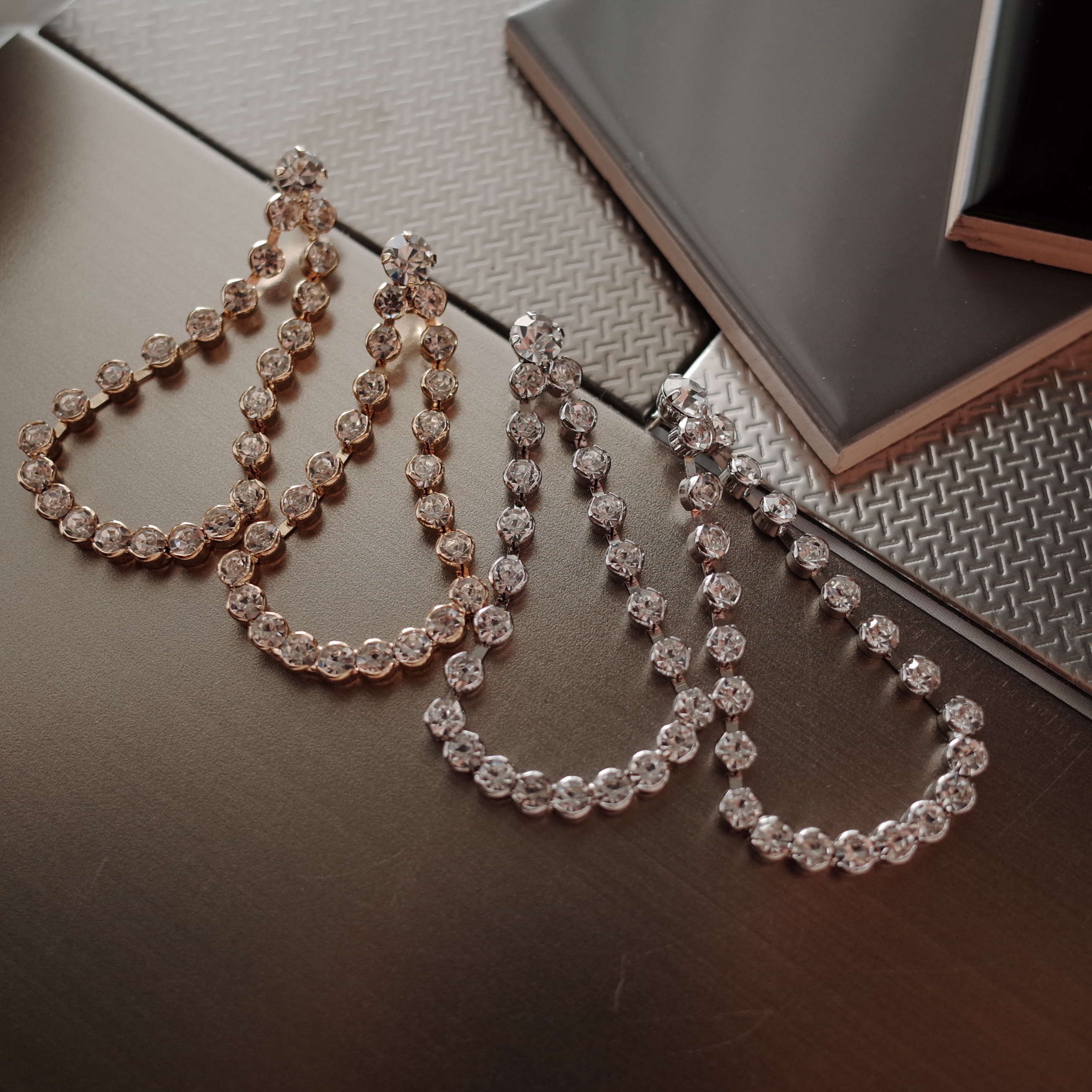 <b><p>Special Offe Mourning The Tgular gloss Cuc</p></b><b><p>特価 無排 ヘブン 三角光沢 キュービック ウンチムイヤリング スタイリッシュな</p></b><br /><br /><p align='center'>