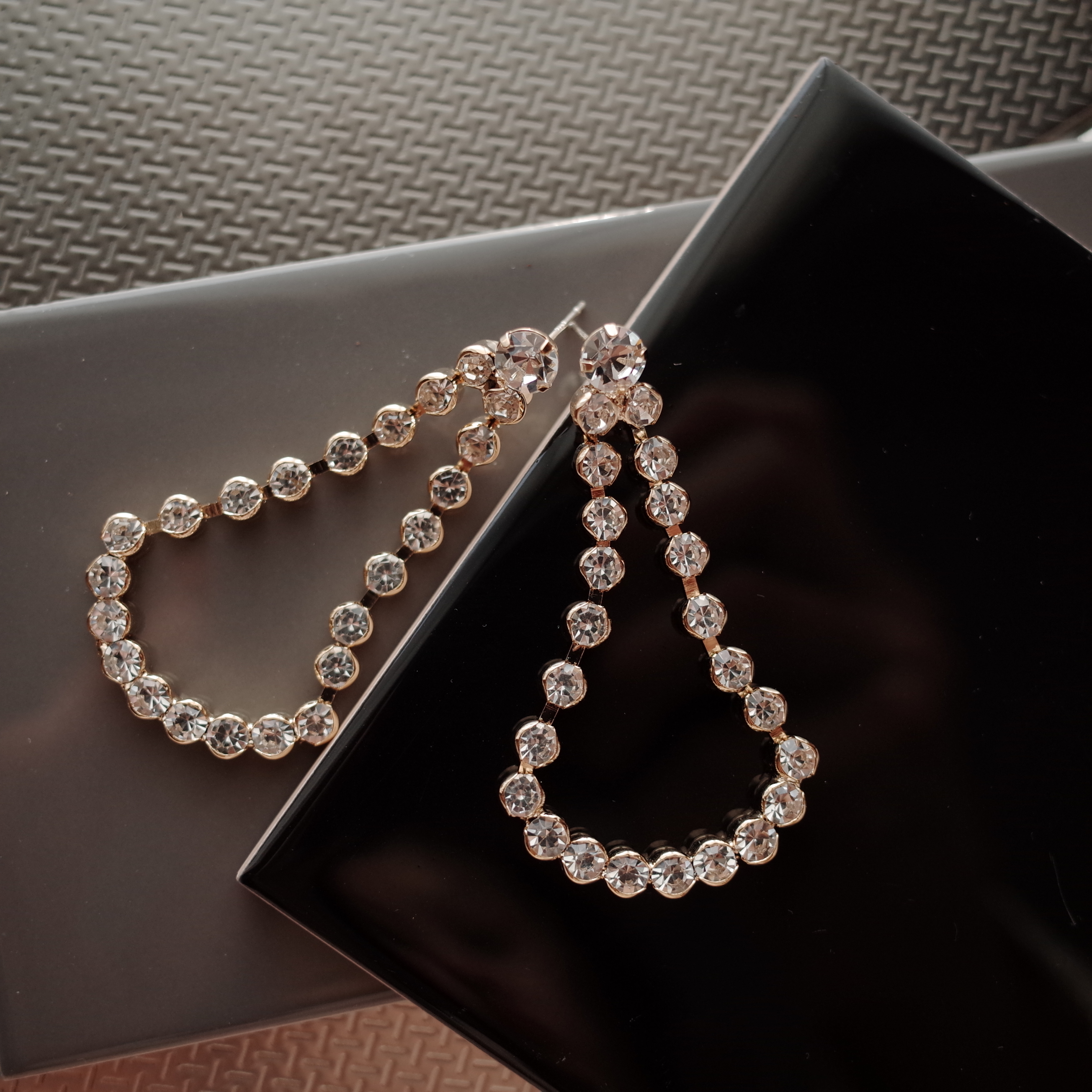 <b><p>Special Offe Mourning The Tgular gloss Cuc</p></b><b><p>特価 無排 ヘブン 三角光沢 キュービック ウンチムイヤリング スタイリッシュな</p></b><br /><br /><p align='center'>