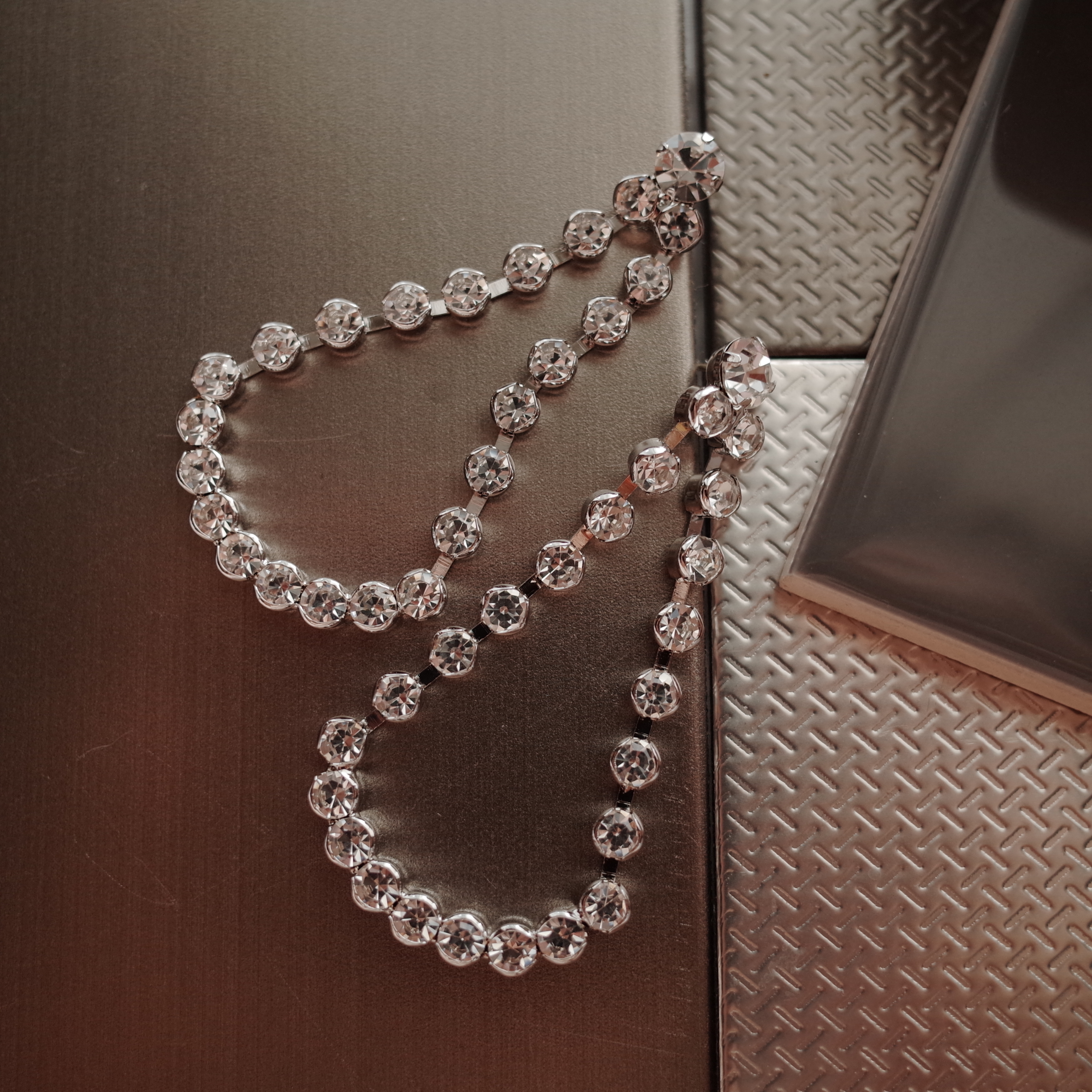 <b><p>Special Offe Mourning The Tgular gloss Cuc</p></b><b><p>特価 無排 ヘブン 三角光沢 キュービック ウンチムイヤリング スタイリッシュな</p></b><br /><br /><p align='center'>