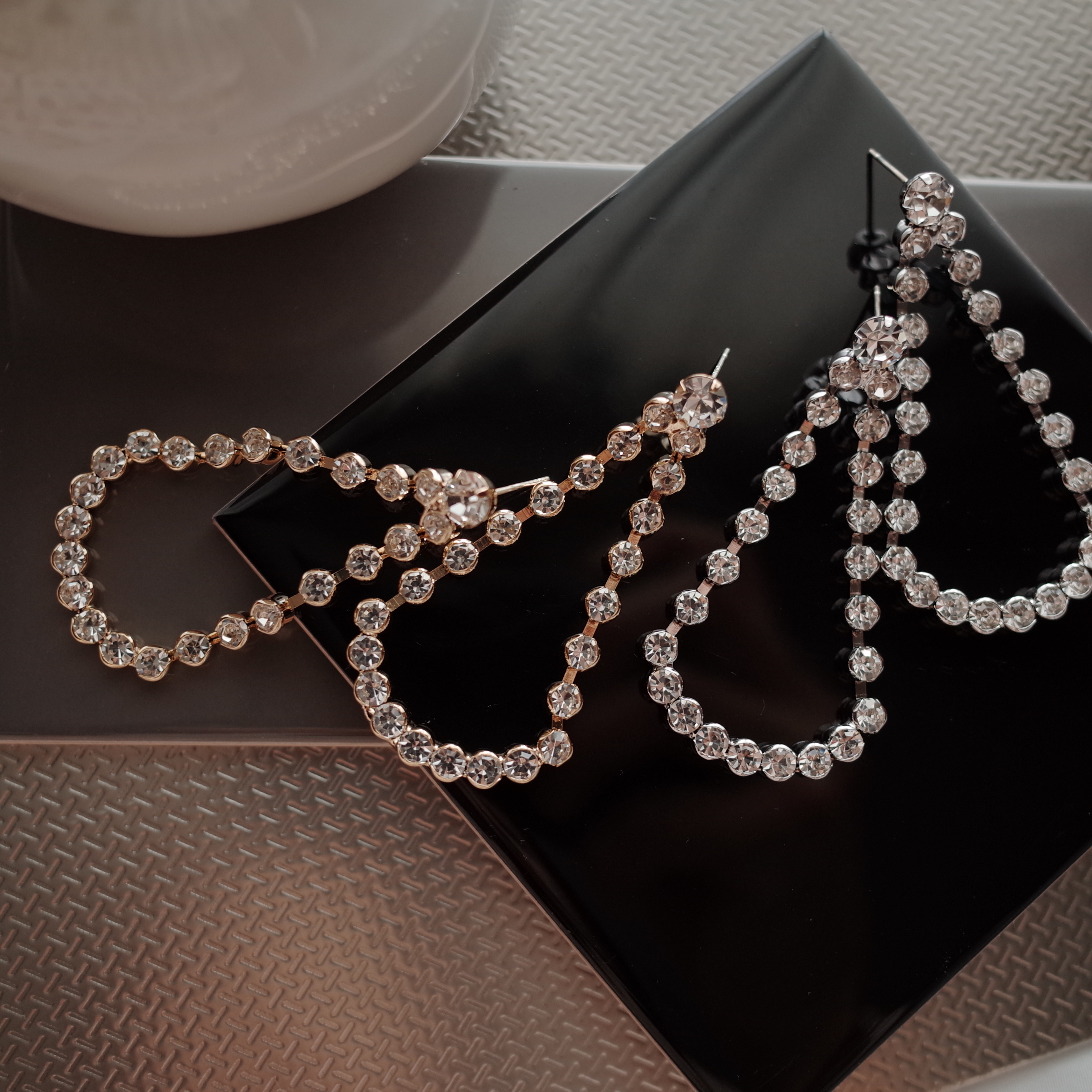 <b><p>Special Offe Mourning The Tgular gloss Cuc</p></b><b><p>特価 無排 ヘブン 三角光沢 キュービック ウンチムイヤリング スタイリッシュな</p></b><br /><br /><p align='center'>