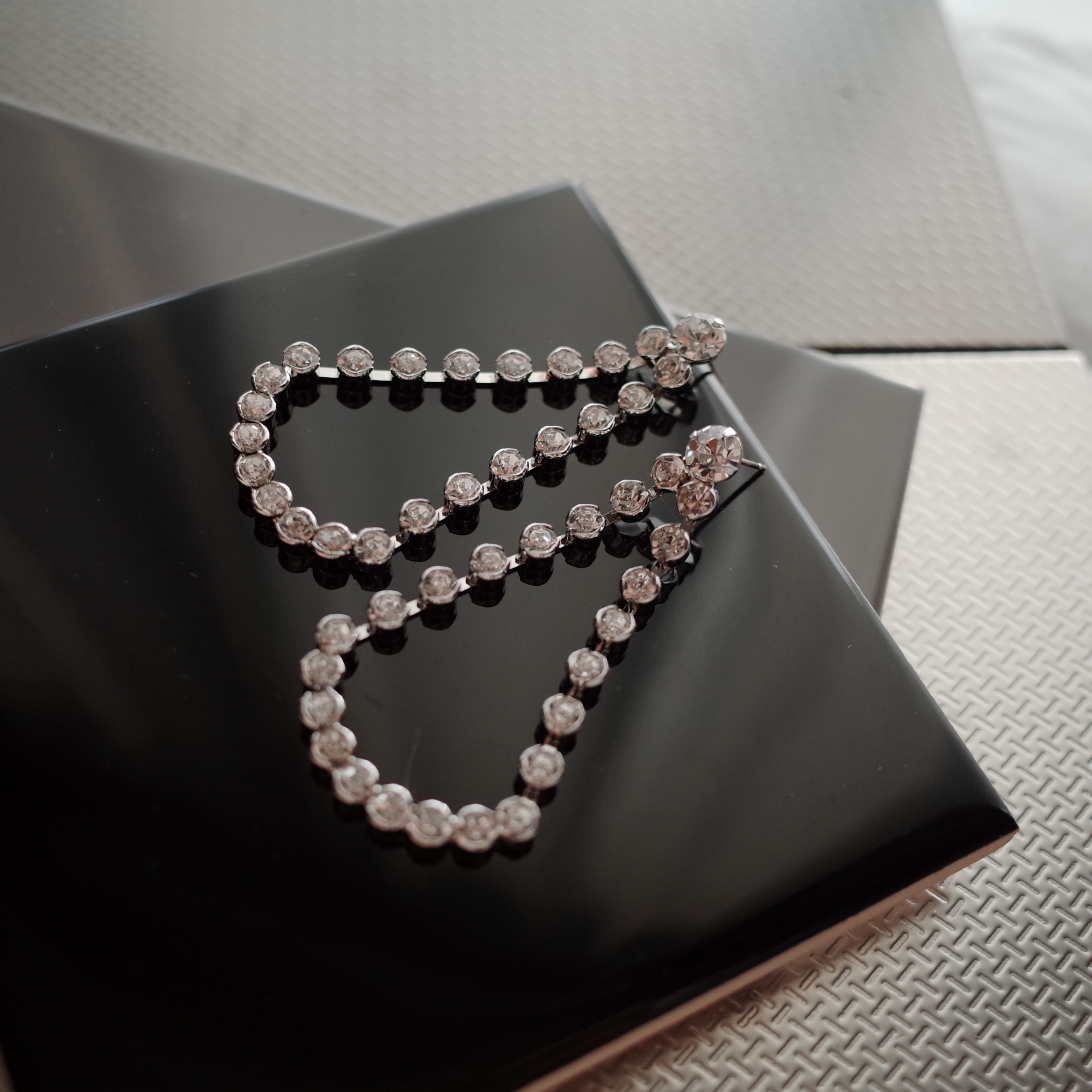 <b><p>Special Offe Mourning The Tgular gloss Cuc</p></b><b><p>特価 無排 ヘブン 三角光沢 キュービック ウンチムイヤリング スタイリッシュな</p></b><br /><br /><p align='center'>