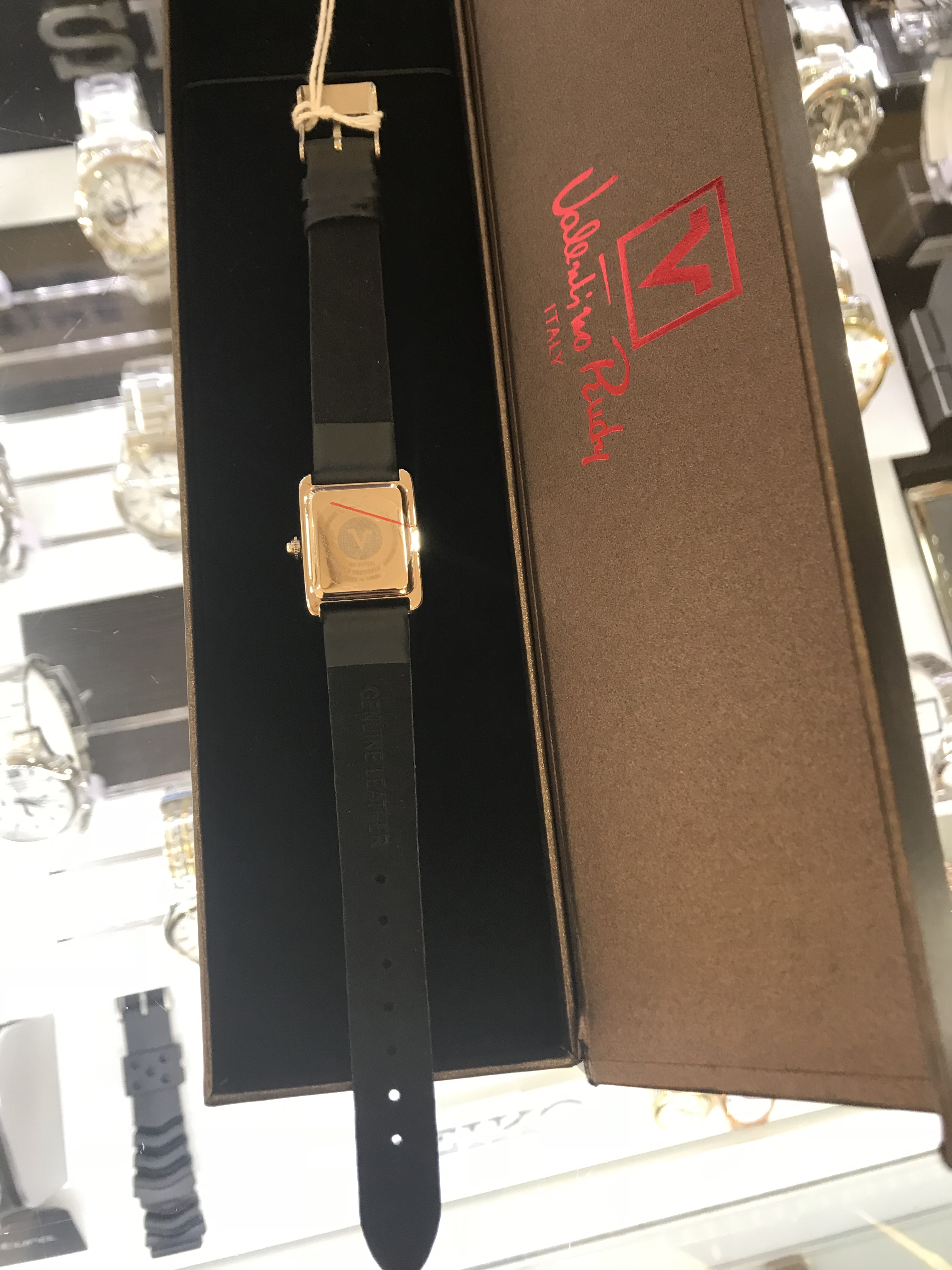 <b><p>Valentino Rudy square Leather band Coup wch</p></b><b><p>バレンチノルディ スクエア 牛革バンド カップルの腕時計 vr161702m</p></b><br /><br /><p align='center'>