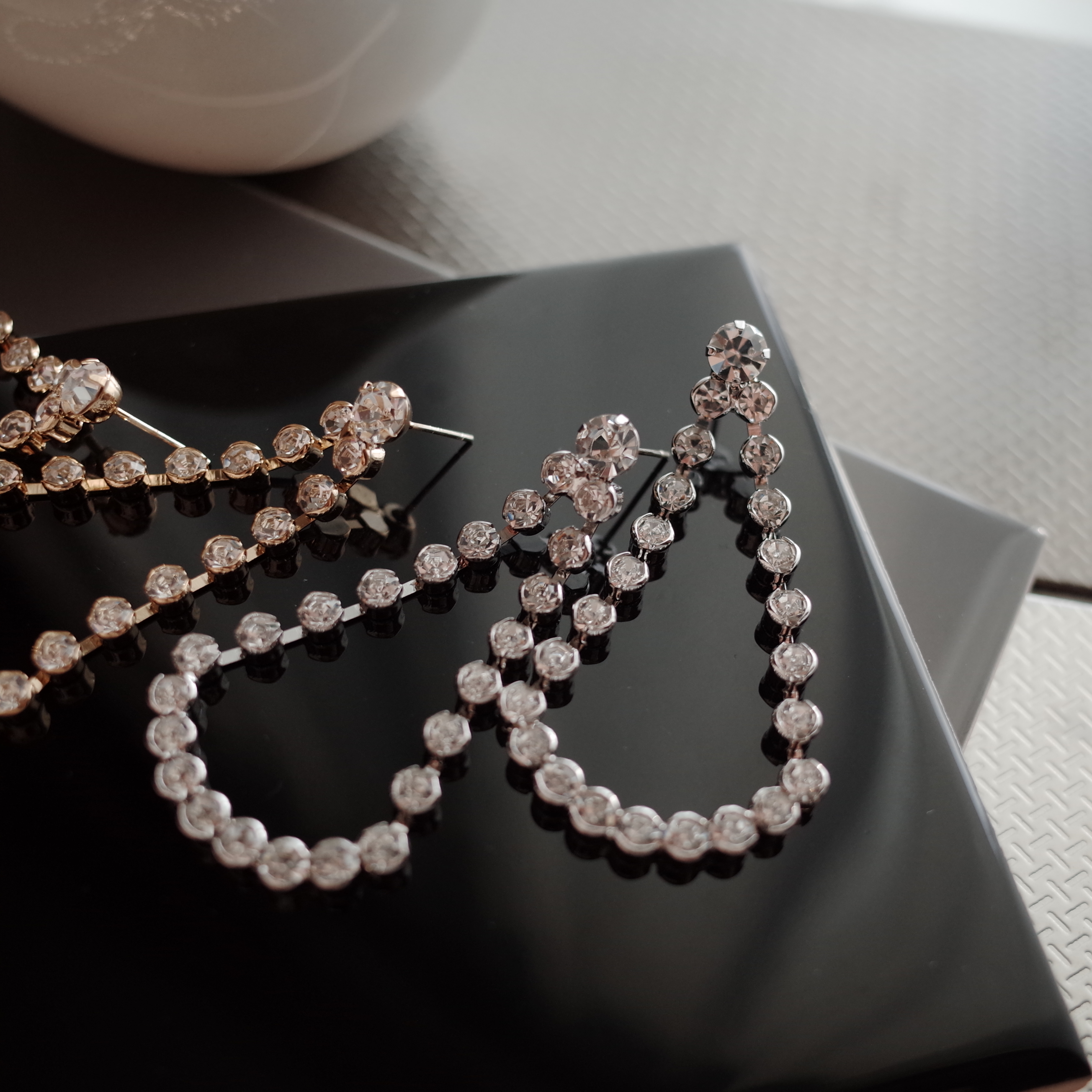 <b><p>Special Offe Mourning The Tgular gloss Cuc</p></b><b><p>特価 無排 ヘブン 三角光沢 キュービック ウンチムイヤリング スタイリッシュな</p></b><br /><br /><p align='center'>