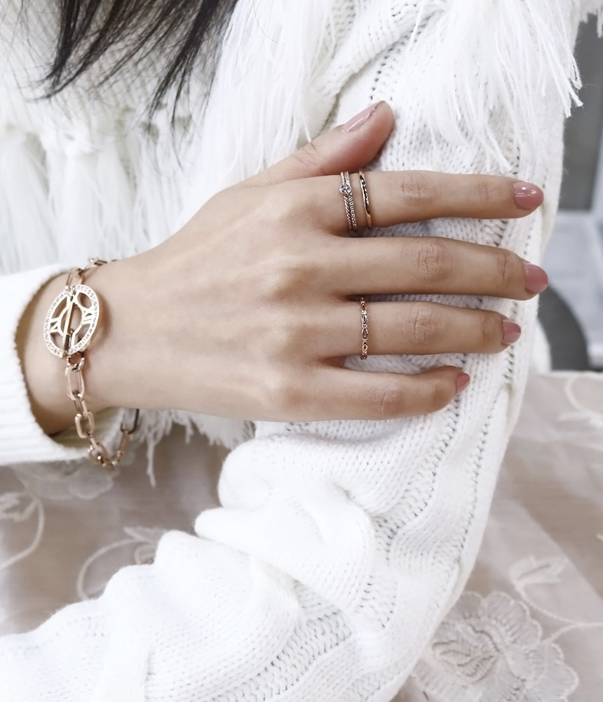 <b><p>Layered Two-line cubic Surge Steel titanium</p></b><b><p>重ね着 二行キュービック 書かれているカールスチール リング チタン デイリー スリム</p></b><br /><br /><p align='center'>