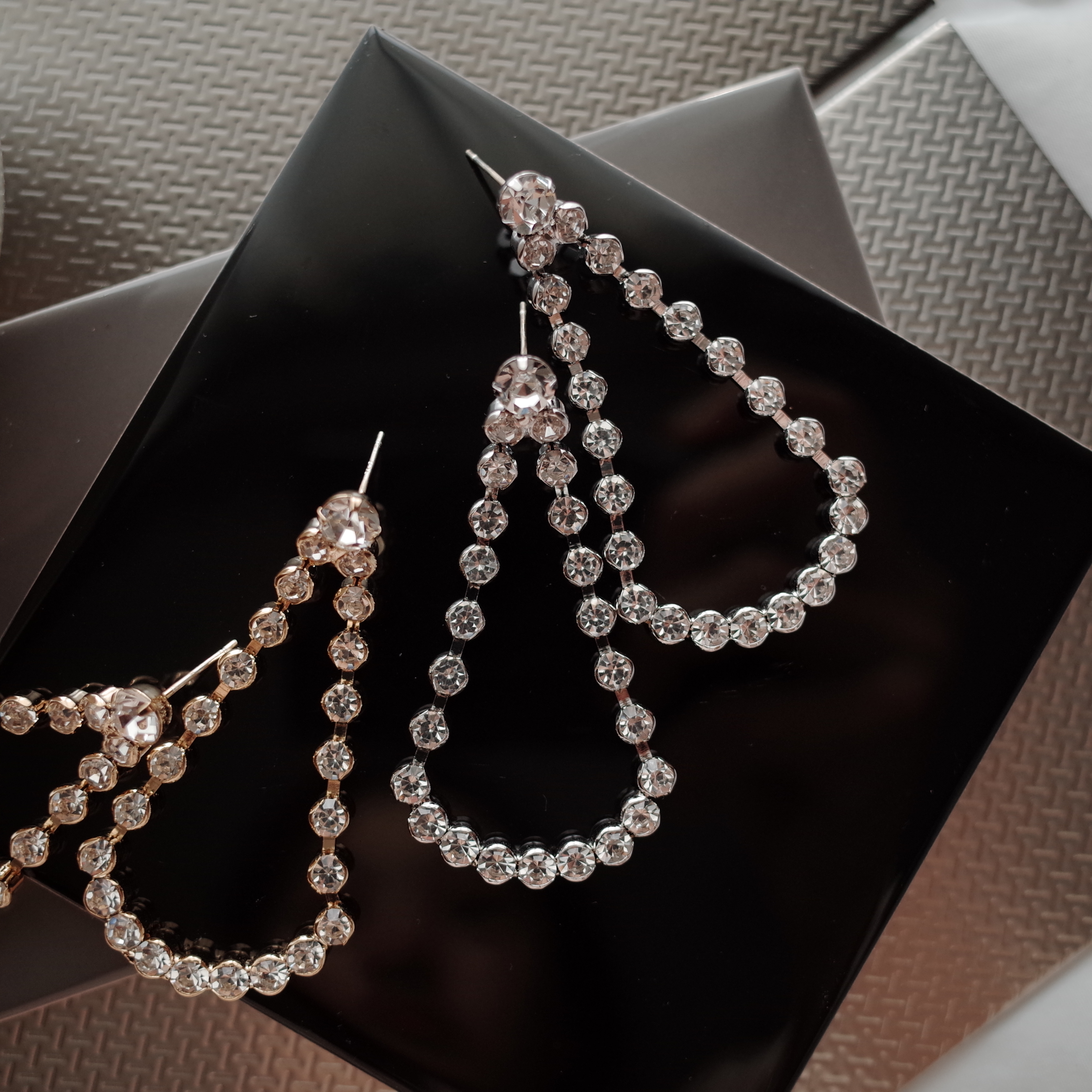 <b><p>Special Offe Mourning The Tgular gloss Cuc</p></b><b><p>特価 無排 ヘブン 三角光沢 キュービック ウンチムイヤリング スタイリッシュな</p></b><br /><br /><p align='center'>