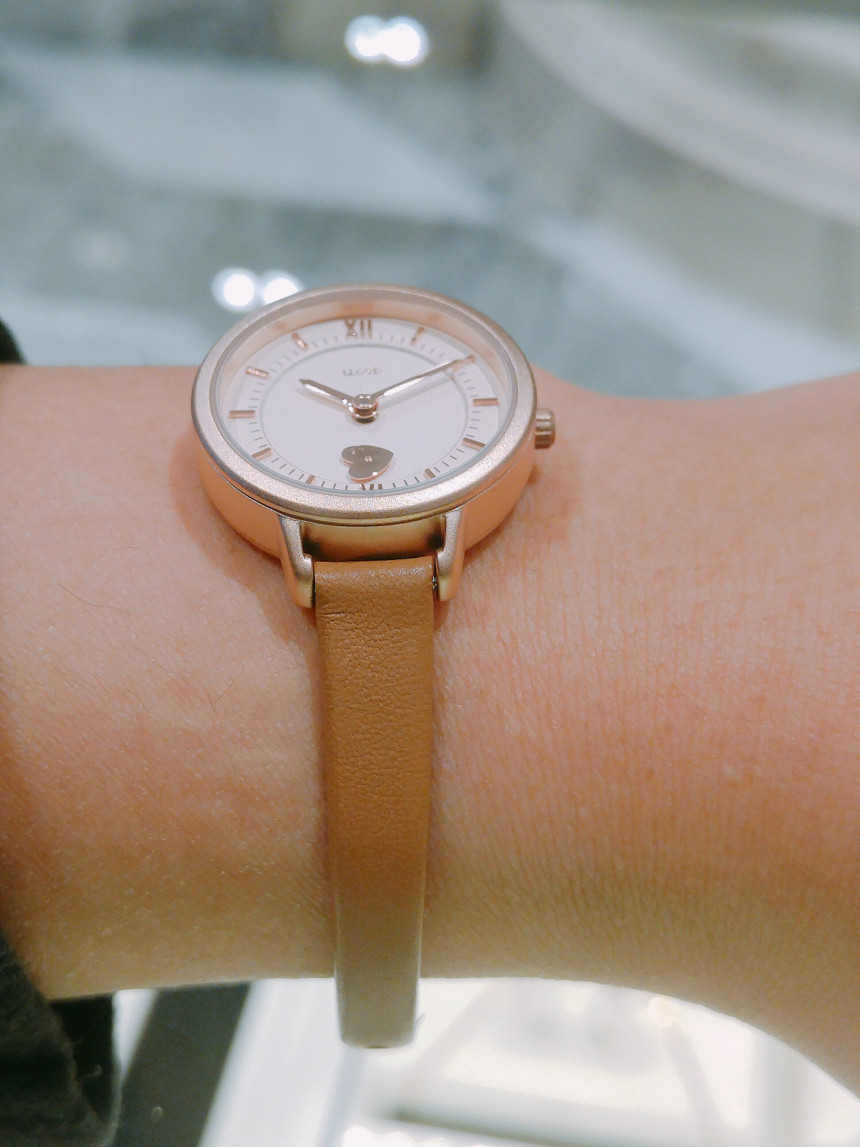 <b><p>Lloyd Valentine Brown coup cck LL3G18270AGR</p></b><b><p>ロイド バレンタイン ブラウン カップル 時計 LL3G18270AGR 男 女性</p></b><br /><br /><p align='center'>