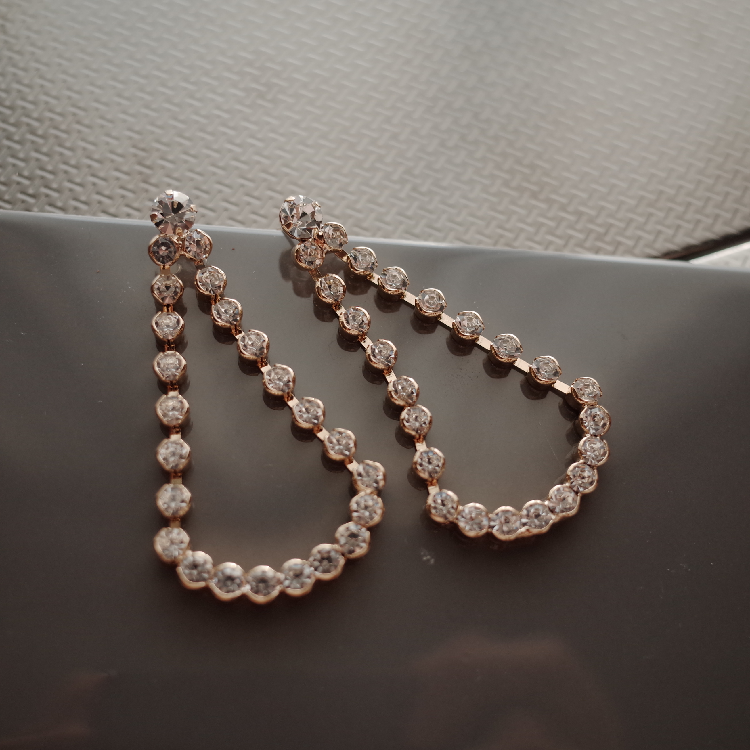 <b><p>Special Offe Mourning The Tgular gloss Cuc</p></b><b><p>特価 無排 ヘブン 三角光沢 キュービック ウンチムイヤリング スタイリッシュな</p></b><br /><br /><p align='center'>