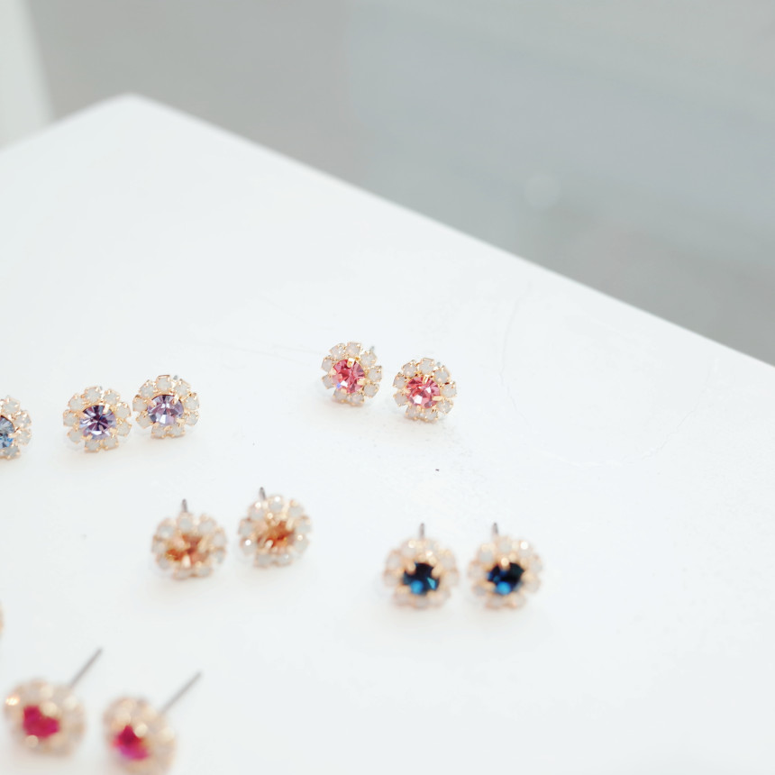 <b><p>1 EVENT spring Flower Love is Conta com ea</p></b><b><p>1 EVENT 春 花 愛を 込め 来る イヤリング</p></b><br /><br /><p align='center'>