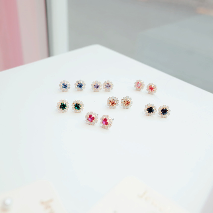 <b><p>1 EVENT spring Flower Love is Conta com ea</p></b><b><p>1 EVENT 春 花 愛を 込め 来る イヤリング</p></b><br /><br /><p align='center'>