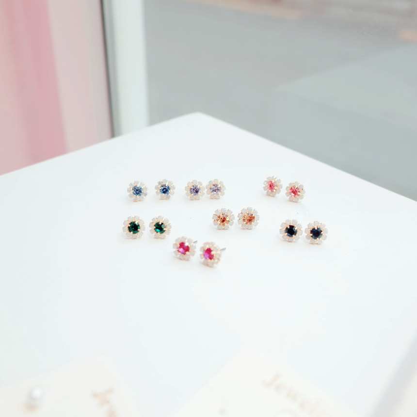 <b><p>1 EVENT spring Flower Love is Conta com ea</p></b><b><p>1 EVENT 春 花 愛を 込め 来る イヤリング</p></b><br /><br /><p align='center'>