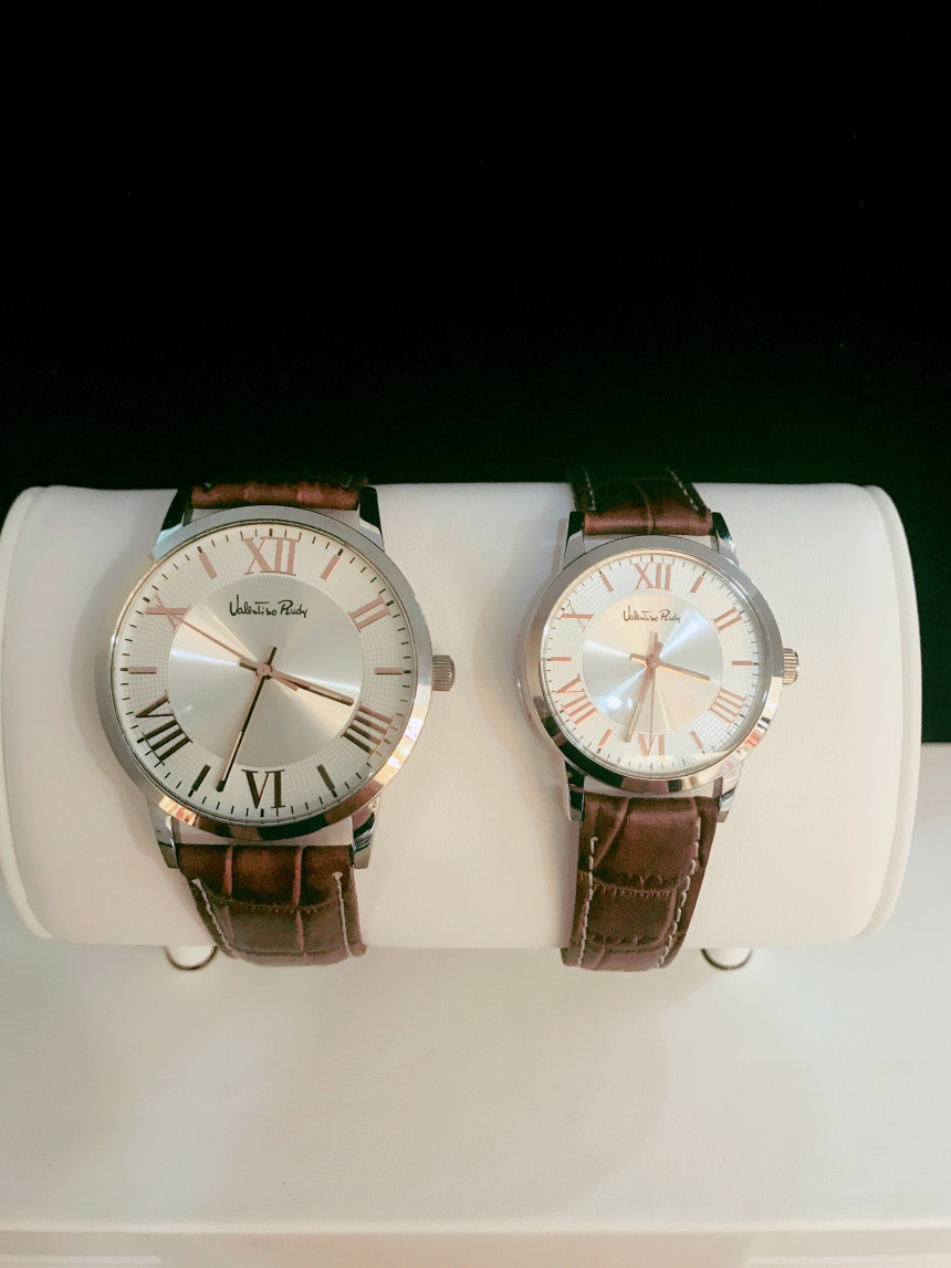 <b><p>Valentino Rudy round Leather ba cp wch VR1090</p></b><b><p>バレンチノルディ ラウンド 牛革バカップル時計VR1090</p></b><br /><br /><p align='center'>