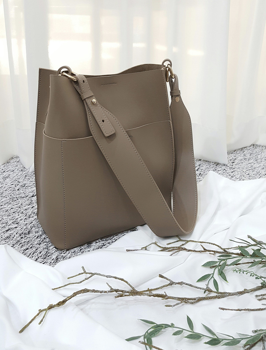 <b><p>Daily Women Bucket Bag Shoulder n's Casual</p></b><b><p>デイリー女性バケットバッグショルダーバッグ女性実用的なカジュアルバック 여성숄더백</p></b><br /><br /><p align='center'>