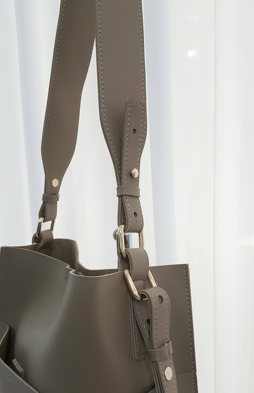 <b><p>Daily Women Bucket Bag Shoulder n's Casual</p></b><b><p>デイリー女性バケットバッグショルダーバッグ女性実用的なカジュアルバック 여성숄더백</p></b><br /><br /><p align='center'>