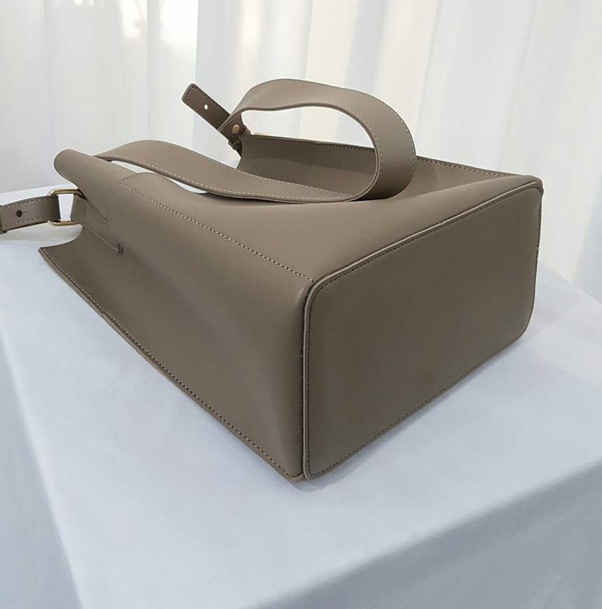 <b><p>Daily Women Bucket Bag Shoulder n's Casual</p></b><b><p>デイリー女性バケットバッグショルダーバッグ女性実用的なカジュアルバック 여성숄더백</p></b><br /><br /><p align='center'>