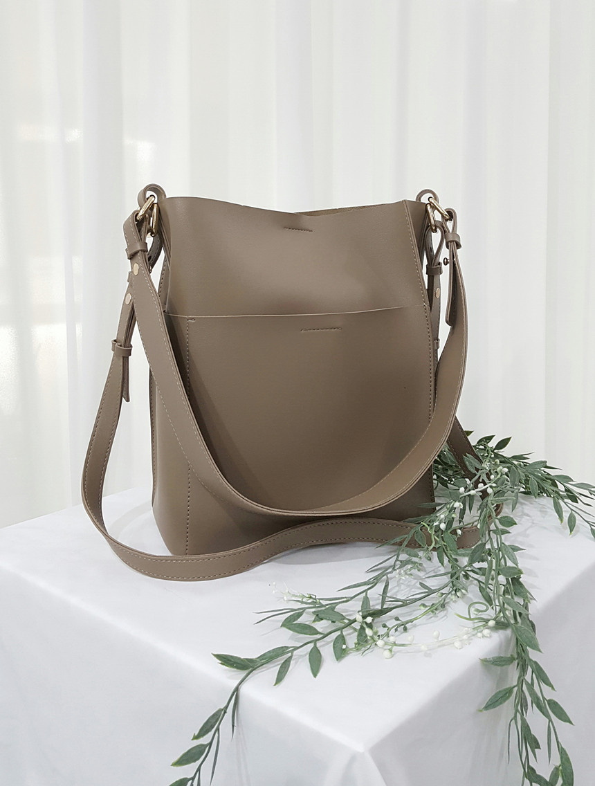 <b><p>Daily Women Bucket Bag Shoulder n's Casual</p></b><b><p>デイリー女性バケットバッグショルダーバッグ女性実用的なカジュアルバック 여성숄더백</p></b><br /><br /><p align='center'>