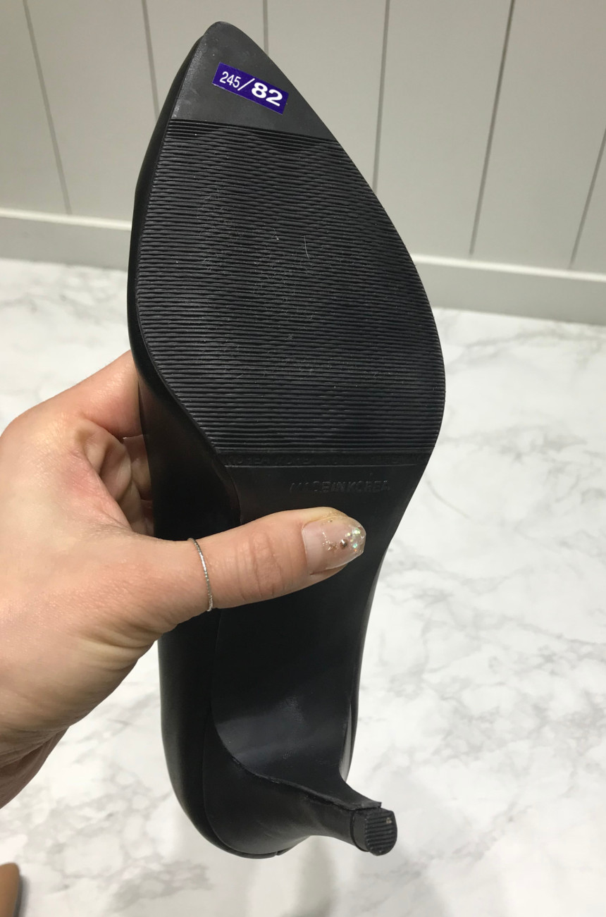 <b><p>Feeling Stiletto Hl Ko A griy atmosphe Dodgy</p></b><b><p>感じている スティレットヒール 韓国語 ガーリッシュな雰囲気 高慢なコーディネート</p></b><br /><br /><p align='center'>