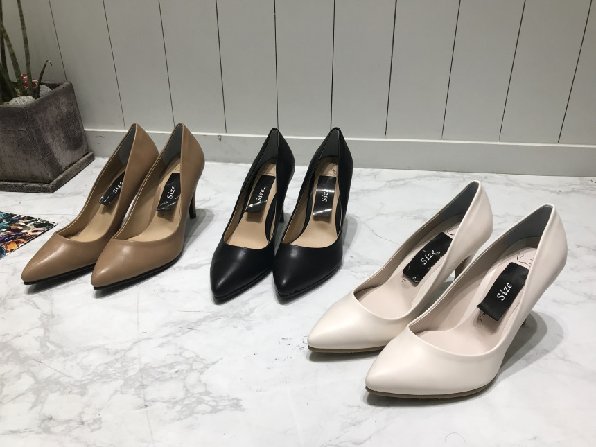 <b><p>Feeling Stiletto Hl Ko A griy atmosphe Dodgy</p></b><b><p>感じている スティレットヒール 韓国語 ガーリッシュな雰囲気 高慢なコーディネート</p></b><br /><br /><p align='center'>