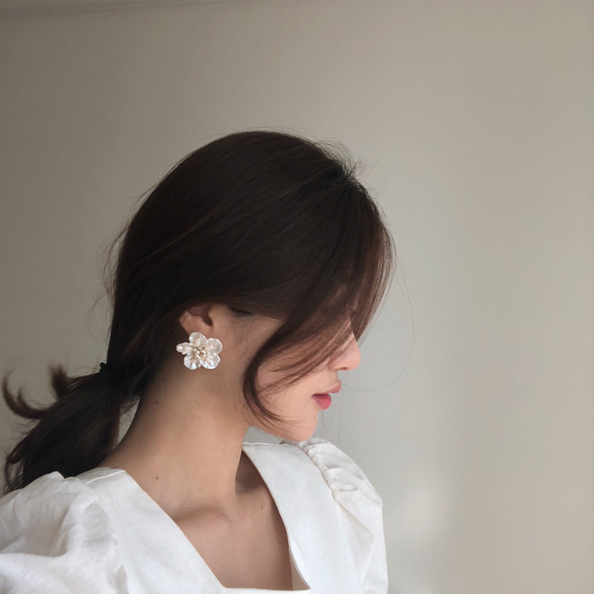 <b><p>you are Bold Erings silver Pel drop Nac flow</p></b><b><p>あなたは ボールドピアス シルバー パロップ 螺鈿花 フラワー</p></b><br /><br /><p align='center'>