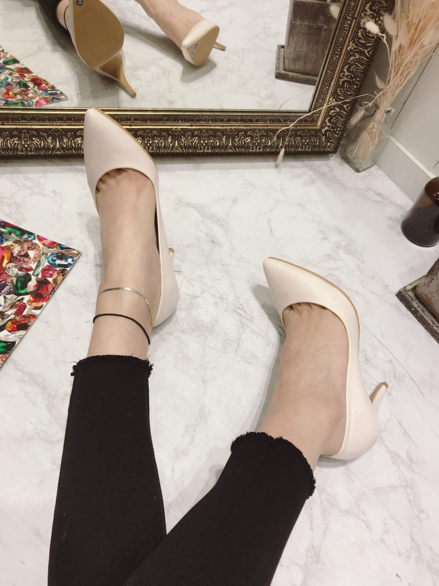 <b><p>Feeling Stiletto Hl Ko A griy atmosphe Dodgy</p></b><b><p>感じている スティレットヒール 韓国語 ガーリッシュな雰囲気 高慢なコーディネート</p></b><br /><br /><p align='center'>