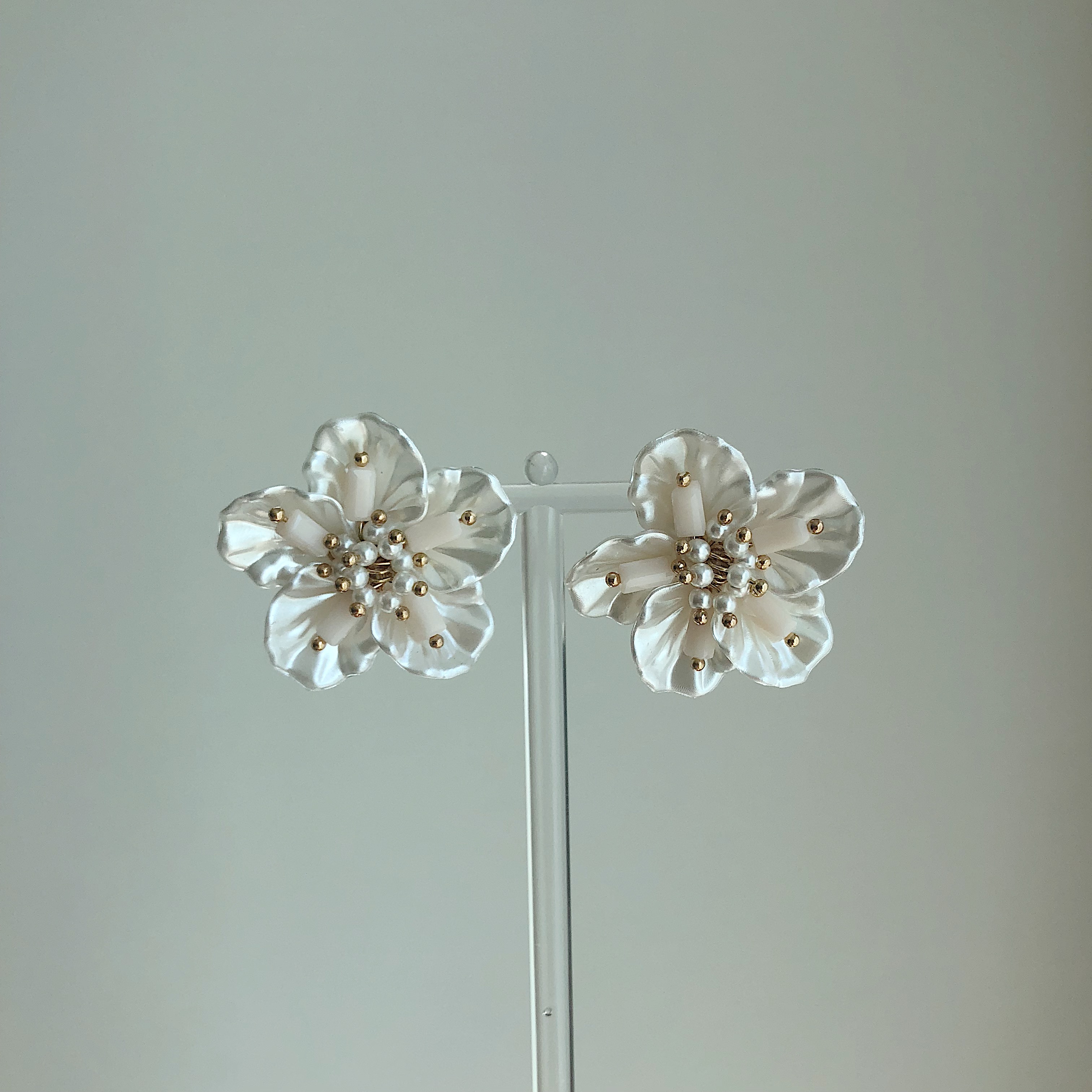 <b><p>you are Bold Erings silver Pel drop Nac flow</p></b><b><p>あなたは ボールドピアス シルバー パロップ 螺鈿花 フラワー</p></b><br /><br /><p align='center'>