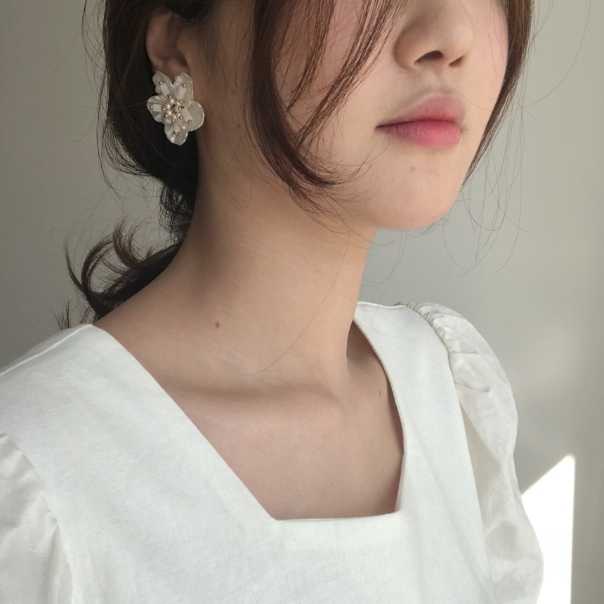 <b><p>you are Bold Erings silver Pel drop Nac flow</p></b><b><p>あなたは ボールドピアス シルバー パロップ 螺鈿花 フラワー</p></b><br /><br /><p align='center'>