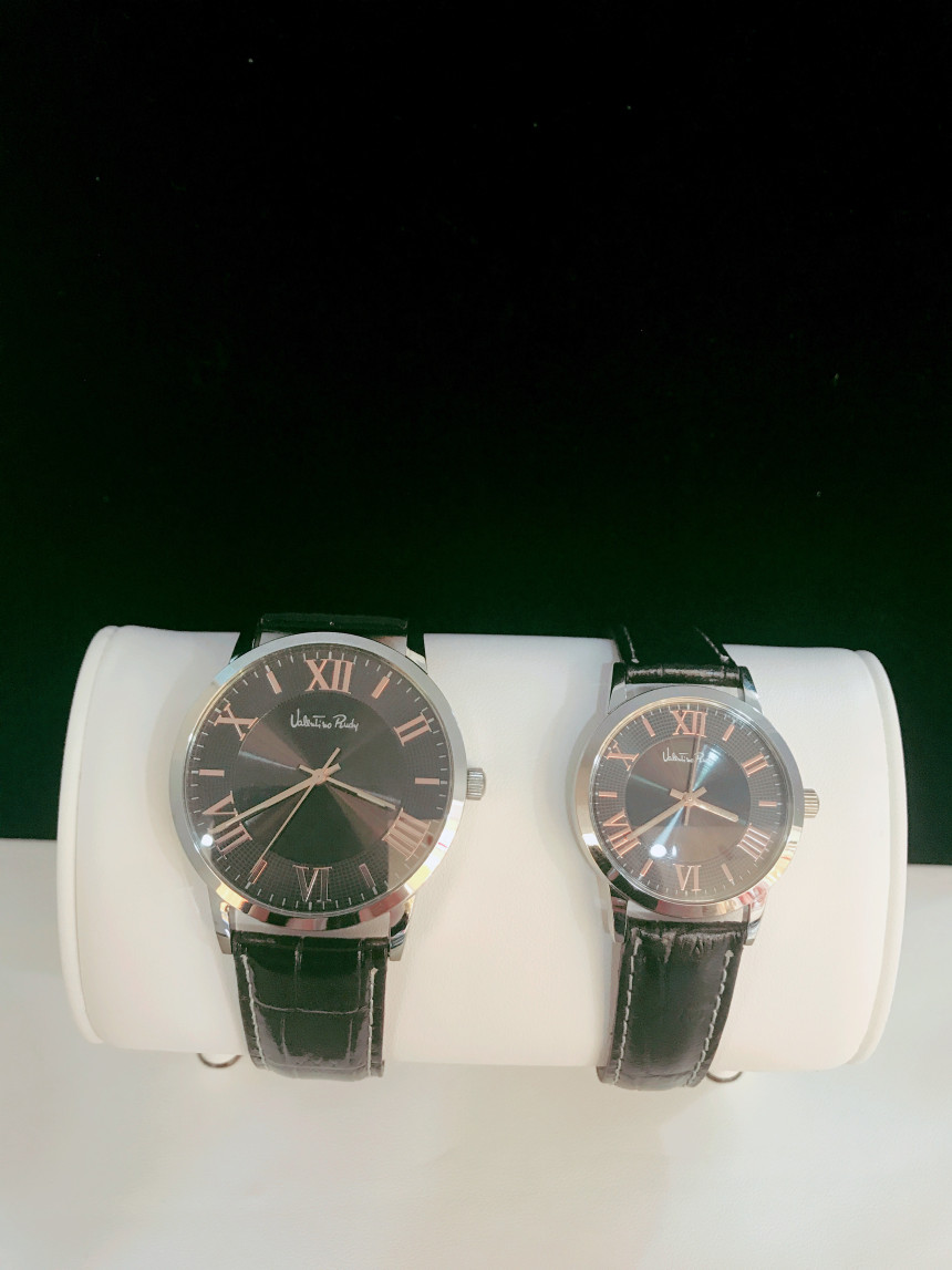 <b><p>Valentino Rudy round Leather ba cp wch VR1090</p></b><b><p>バレンチノルディ ラウンド 牛革バカップル時計VR1090</p></b><br /><br /><p align='center'>