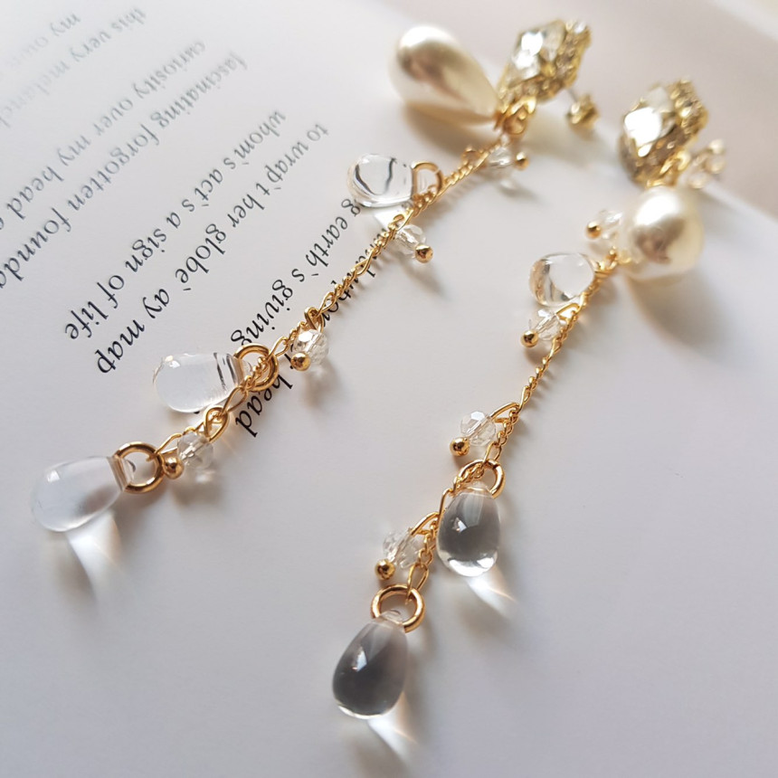 <b><p>Diamo clear Cubic Drop Erings Feme etional</p></b><b><p>ディア クリア キュービックドロップイヤリング フェミニンな感性ムード シ高慢スタイル</p></b><br /><br /><p align='center'>