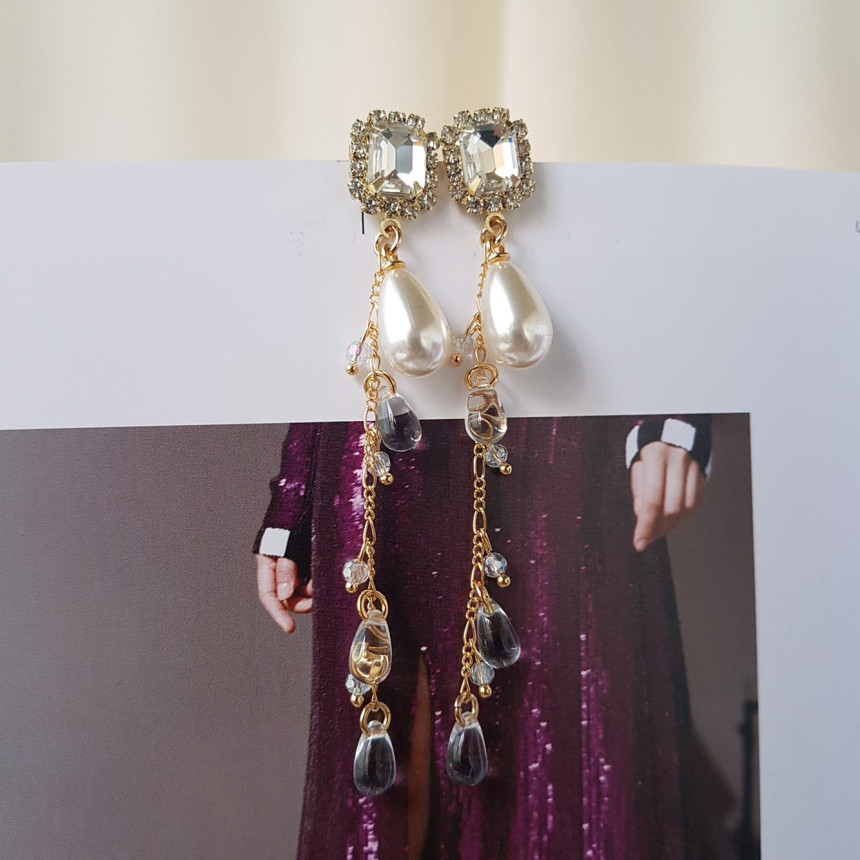 <b><p>Diamo clear Cubic Drop Erings Feme etional</p></b><b><p>ディア クリア キュービックドロップイヤリング フェミニンな感性ムード シ高慢スタイル</p></b><br /><br /><p align='center'>