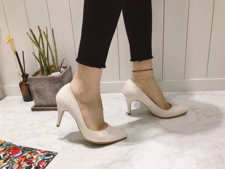 <b><p>Feeling Stiletto Hl Ko A griy atmosphe Dodgy</p></b><b><p>感じている スティレットヒール 韓国語 ガーリッシュな雰囲気 高慢なコーディネート</p></b><br /><br /><p align='center'>