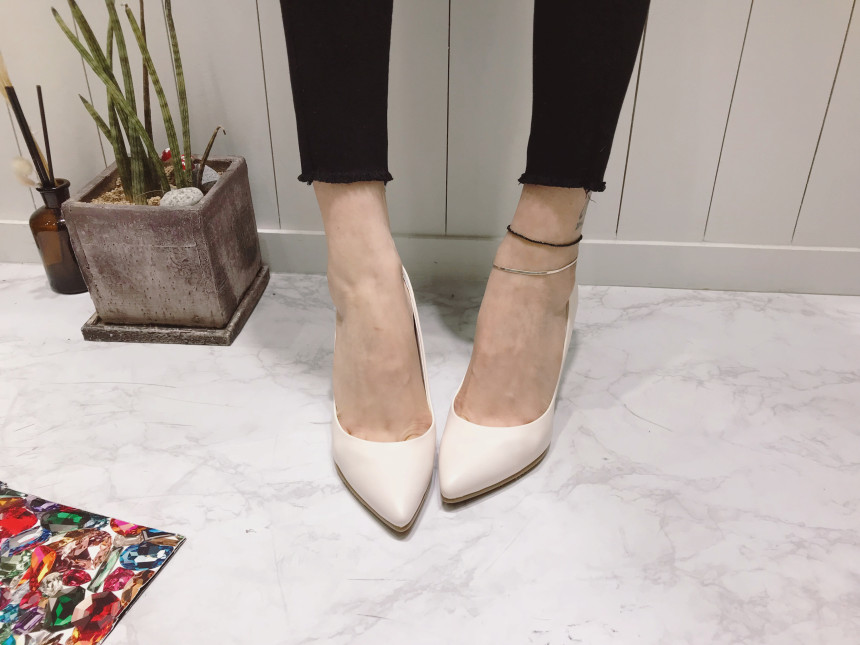 <b><p>Feeling Stiletto Hl Ko A griy atmosphe Dodgy</p></b><b><p>感じている スティレットヒール 韓国語 ガーリッシュな雰囲気 高慢なコーディネート</p></b><br /><br /><p align='center'>