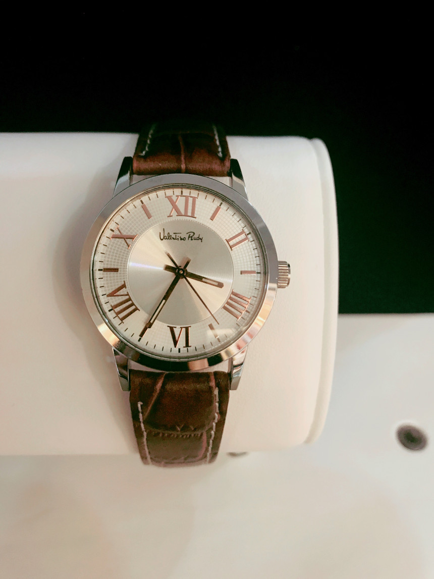 <b><p>Valentino Rudy round Leather ba cp wch VR1090</p></b><b><p>バレンチノルディ ラウンド 牛革バカップル時計VR1090</p></b><br /><br /><p align='center'>