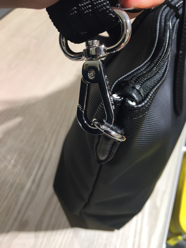 <b><p>Laste Crs Vertical ShoPurBk NF1891P17C Easy</p></b><b><p>ラコステクロス縦型ショーポベクNF1891P17C簡単コーディネート実用満点すっきりとしたショルダー</p></b><br /><br /><p align='center'>