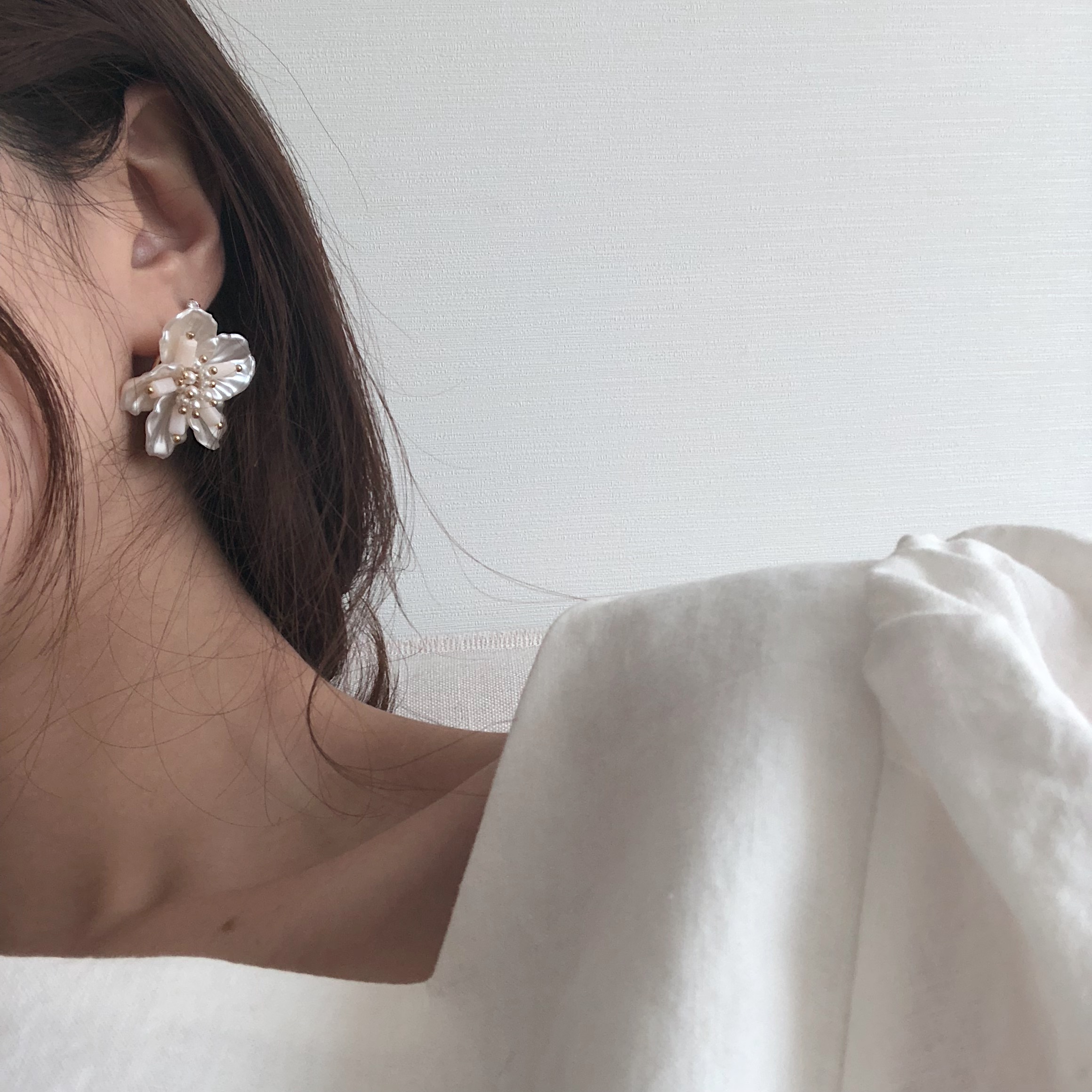 <b><p>you are Bold Erings silver Pel drop Nac flow</p></b><b><p>あなたは ボールドピアス シルバー パロップ 螺鈿花 フラワー</p></b><br /><br /><p align='center'>