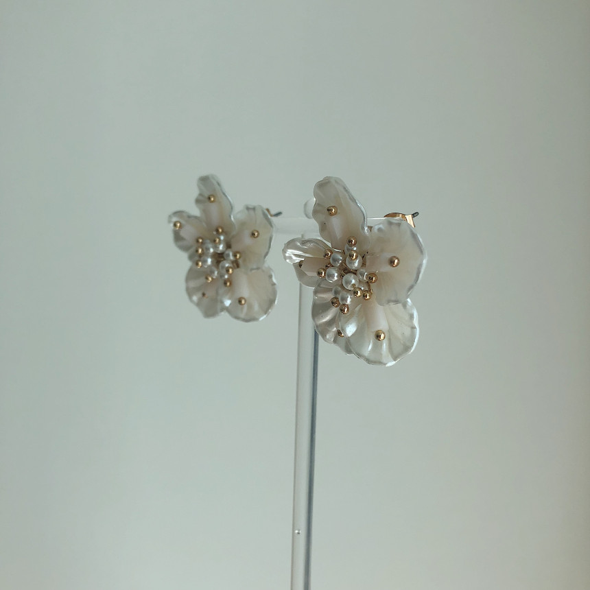 <b><p>you are Bold Erings silver Pel drop Nac flow</p></b><b><p>あなたは ボールドピアス シルバー パロップ 螺鈿花 フラワー</p></b><br /><br /><p align='center'>