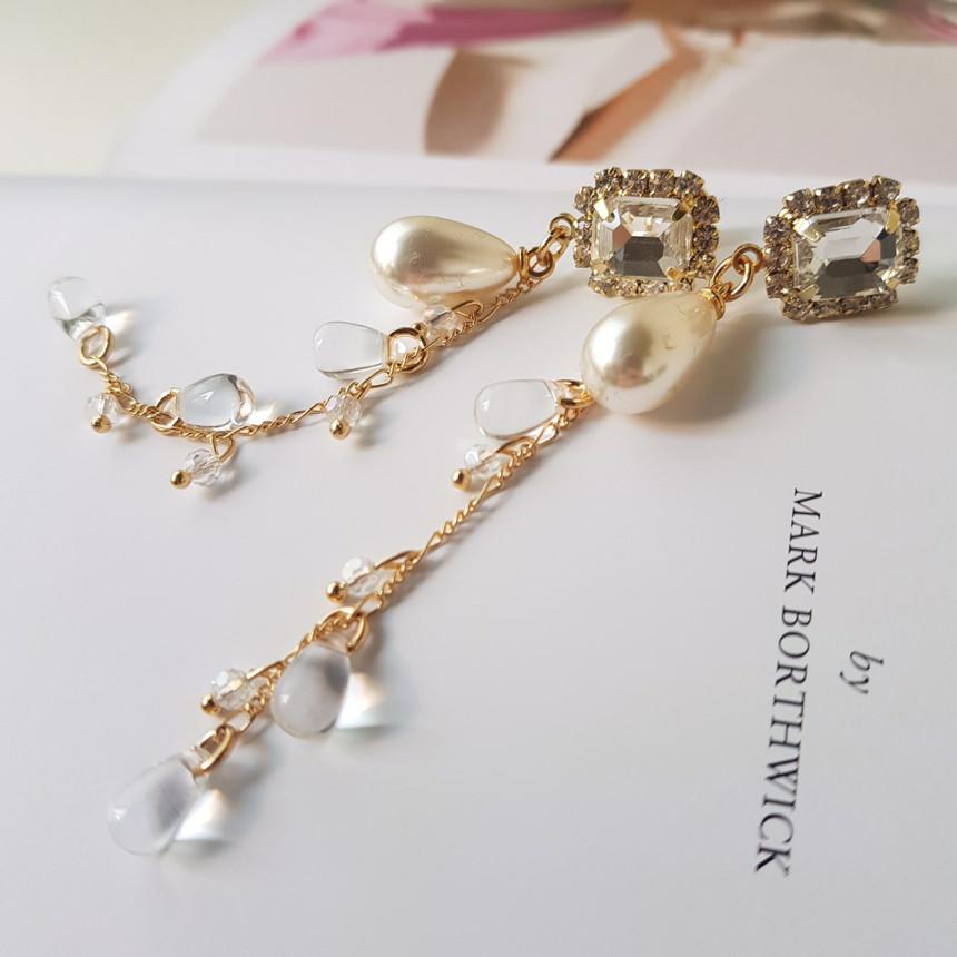 <b><p>Diamo clear Cubic Drop Erings Feme etional</p></b><b><p>ディア クリア キュービックドロップイヤリング フェミニンな感性ムード シ高慢スタイル</p></b><br /><br /><p align='center'>