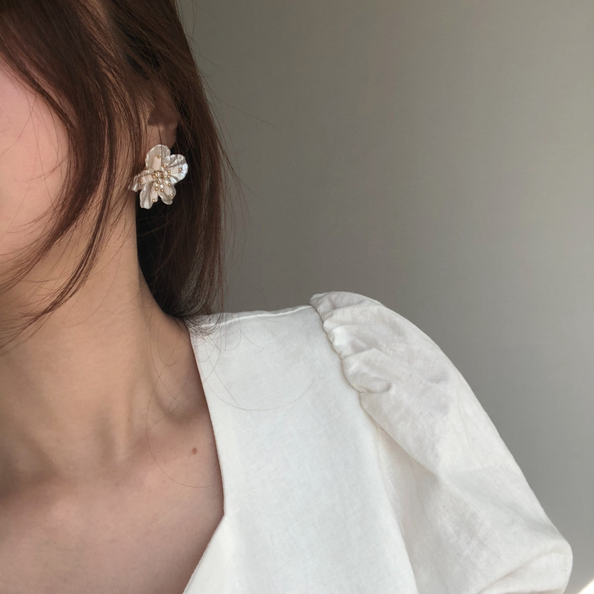 <b><p>you are Bold Erings silver Pel drop Nac flow</p></b><b><p>あなたは ボールドピアス シルバー パロップ 螺鈿花 フラワー</p></b><br /><br /><p align='center'>