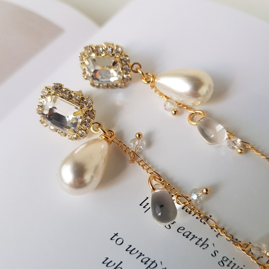 <b><p>Diamo clear Cubic Drop Erings Feme etional</p></b><b><p>ディア クリア キュービックドロップイヤリング フェミニンな感性ムード シ高慢スタイル</p></b><br /><br /><p align='center'>