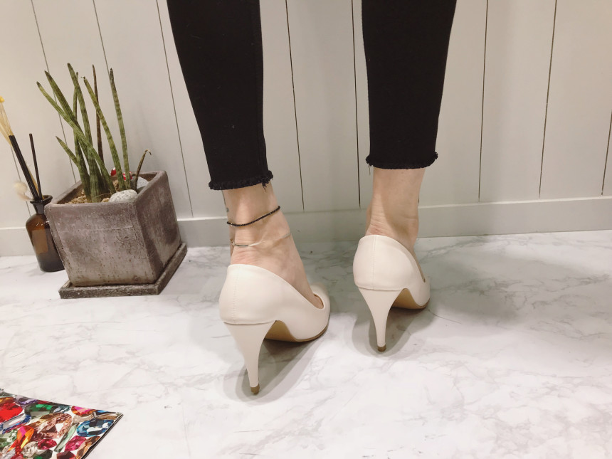 <b><p>Feeling Stiletto Hl Ko A griy atmosphe Dodgy</p></b><b><p>感じている スティレットヒール 韓国語 ガーリッシュな雰囲気 高慢なコーディネート</p></b><br /><br /><p align='center'>