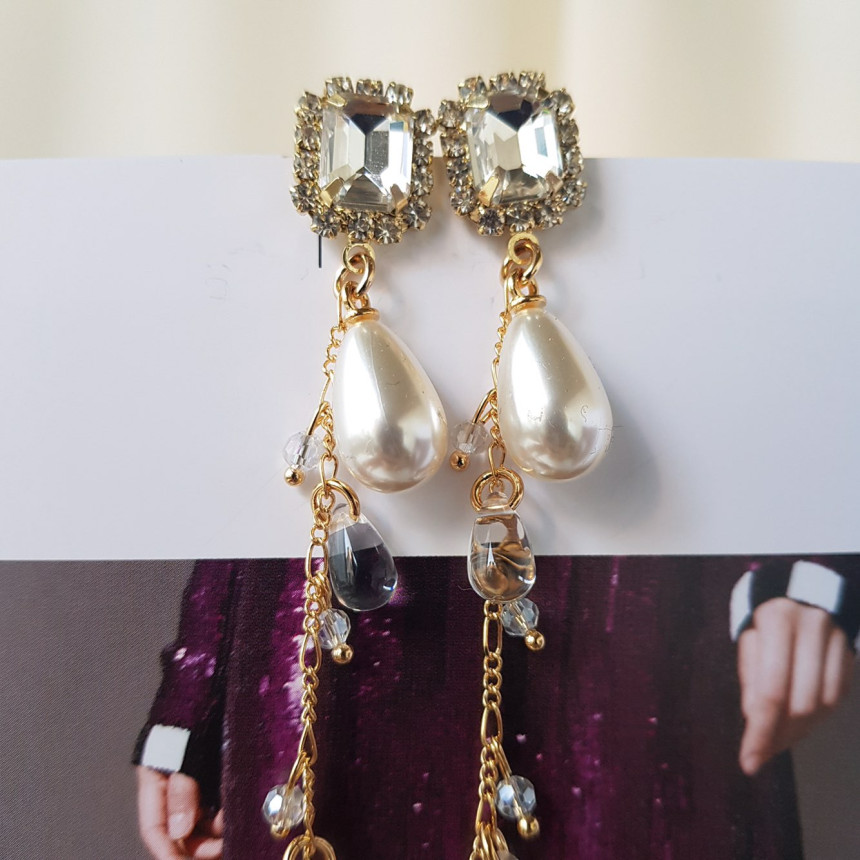 <b><p>Diamo clear Cubic Drop Erings Feme etional</p></b><b><p>ディア クリア キュービックドロップイヤリング フェミニンな感性ムード シ高慢スタイル</p></b><br /><br /><p align='center'>