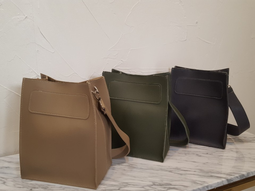 <b><p>Latte Square Bag</p></b><b><p>ラテスクエアバック</p></b><br /><br /><p align='center'>