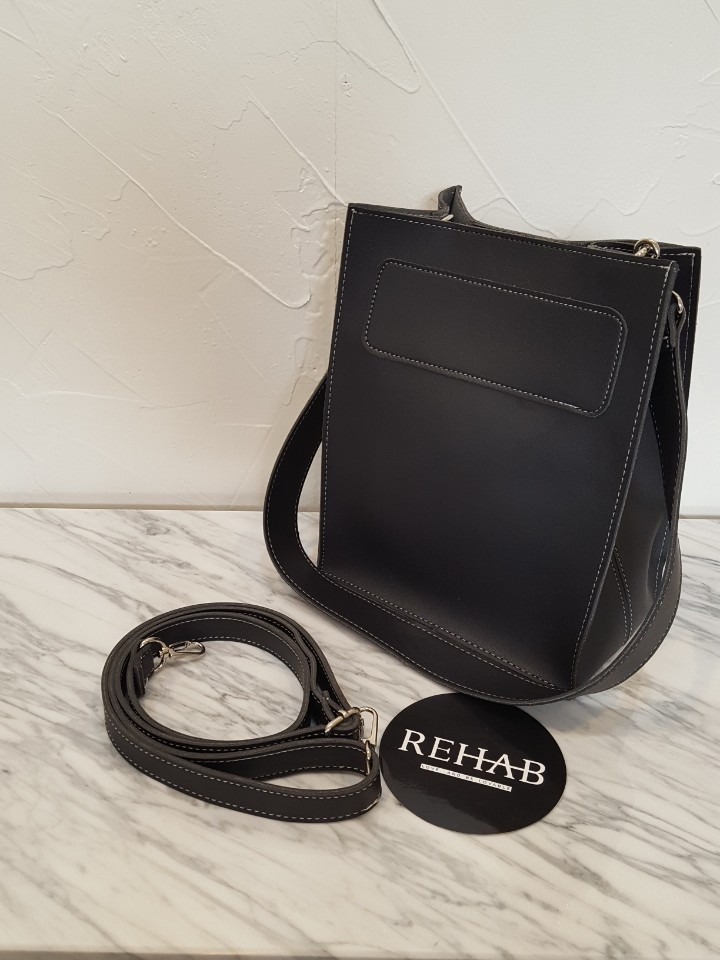 <b><p>Latte Square Bag</p></b><b><p>ラテスクエアバック</p></b><br /><br /><p align='center'>