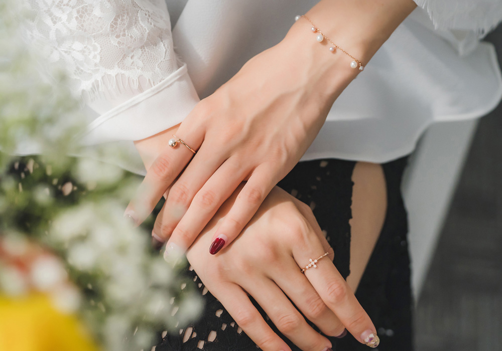 <b><p>Rubbing Pure one cross ary 14k gold Woman</p></b><b><p>ブルリング ピュアな クロス ロザリオ 14k金 女性 カトリック キュービ ギフト</p></b><br /><br /><p align='center'>