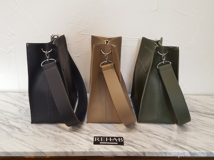 <b><p>Latte Square Bag</p></b><b><p>ラテスクエアバック</p></b><br /><br /><p align='center'>