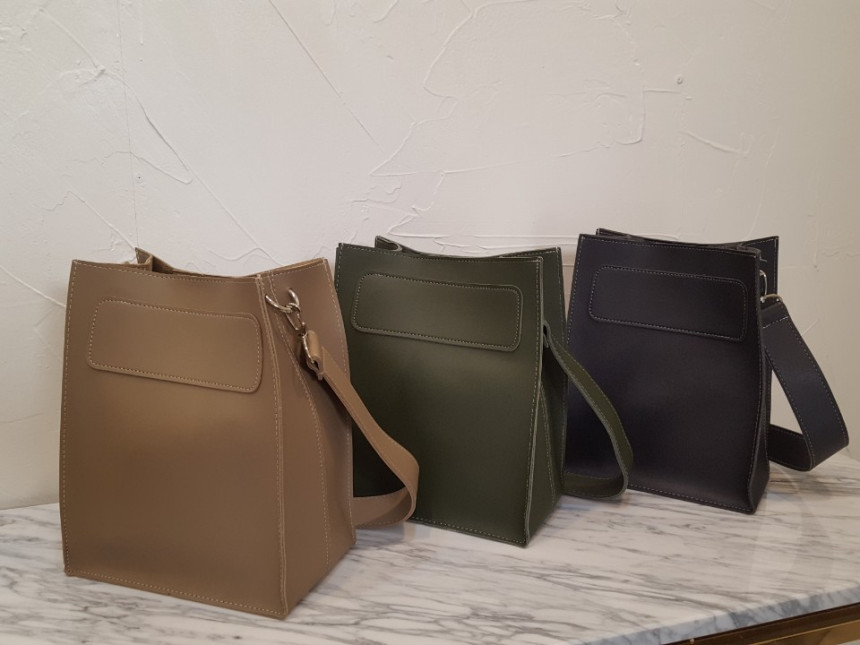 <b><p>Latte Square Bag</p></b><b><p>ラテスクエアバック</p></b><br /><br /><p align='center'>